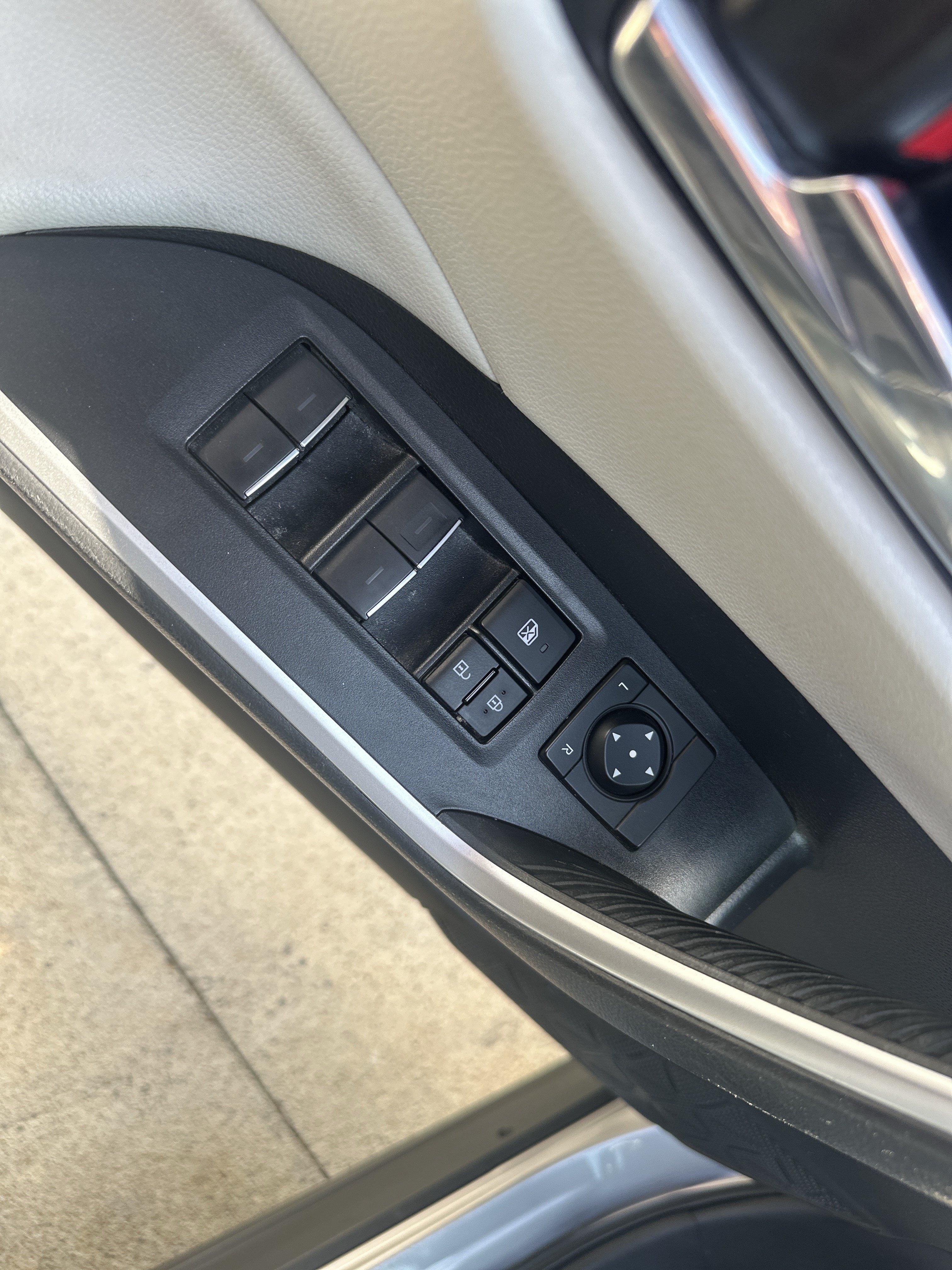 Used 2022 Toyota RAV4 XLE w/ Convenience Package AWD/4WD image 14