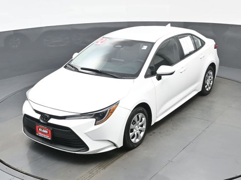 Used 2024 Toyota Corolla LE image 34