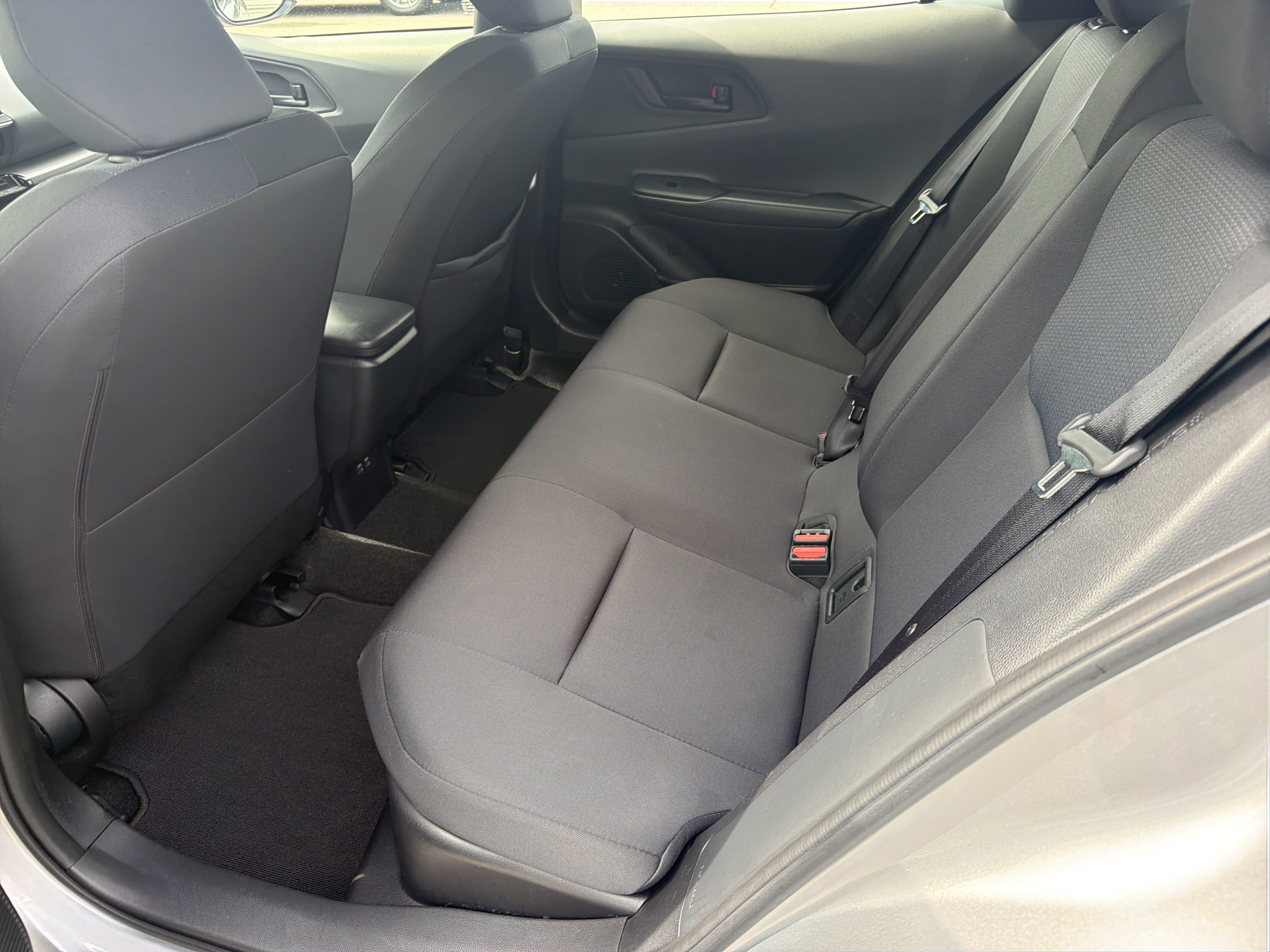 Certified 2025 Toyota Prius LE FWD image 30