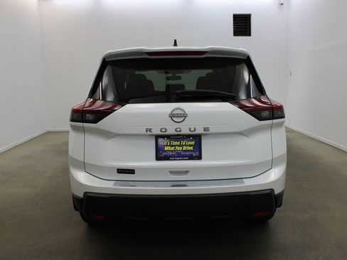 New 2026 Nissan Rogue SV FWD image 4