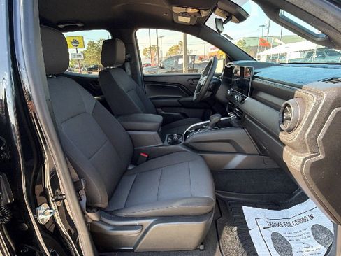 Certified 2023 Chevrolet Colorado Trail Boss w/ Technology Package AWD/4WD image 27
