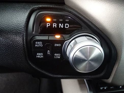 Used 2019 RAM 1500 Laramie AWD/4WD image 11