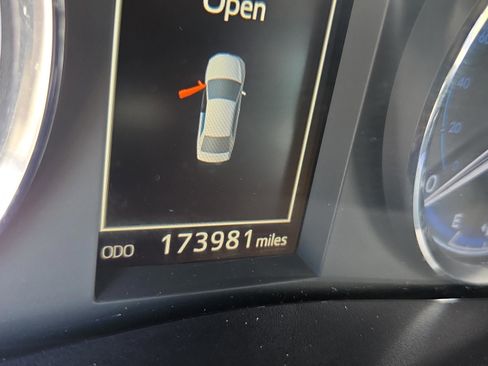 Used 2017 Toyota Corolla SE FWD image 24