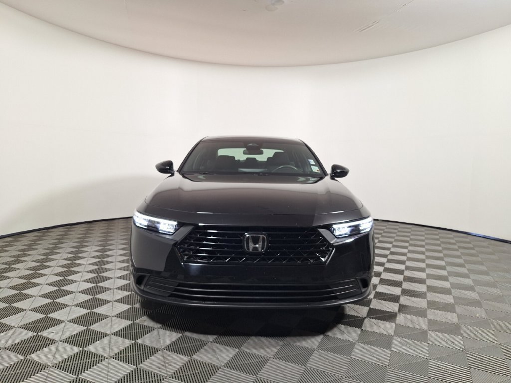 Used 2025 Honda Accord Sport image 2