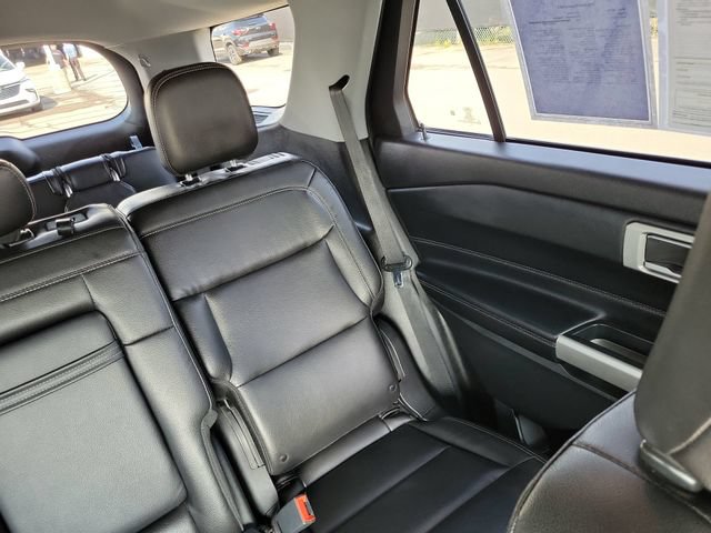 Used 2020 Ford Explorer XLT w/ Equipment Group 202A AWD/4WD image 14