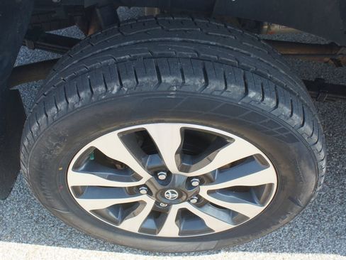 Used 2019 Toyota Tundra Limited w/ Limited Premium Package AWD/4WD image 27