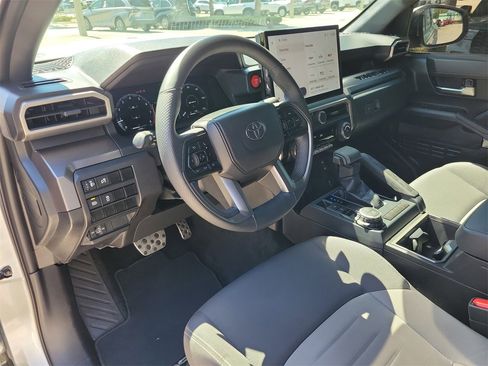 Used 2025 Toyota Tacoma TRD Sport image 15