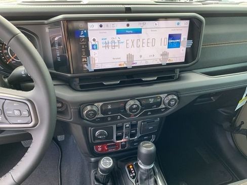 New 2025 Jeep Gladiator Mojave w/ Technology Group image 18