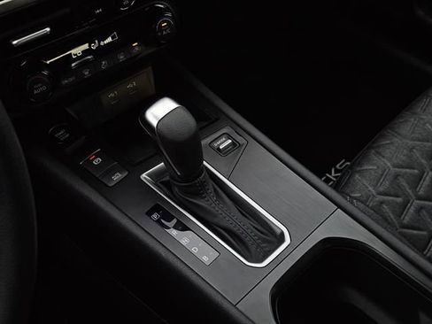 Used 2026 Nissan Kicks SV w/ Illumination Package image 15