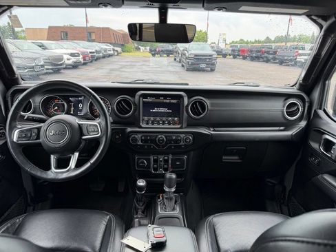 Used 2018 Jeep Wrangler Unlimited Sahara AWD/4WD image 30