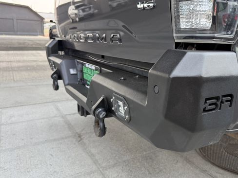 Used 2017 Toyota Tacoma TRD Off-Road w/ Tow Package AWD/4WD image 8