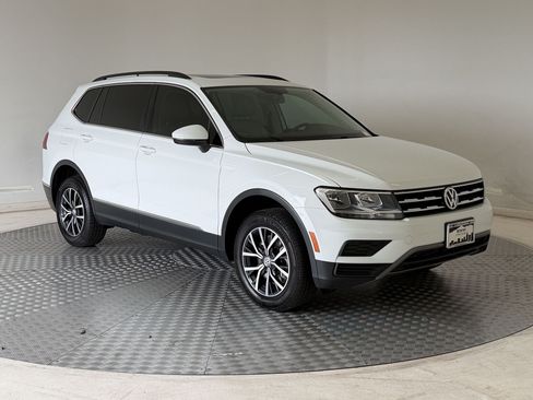 Used 2020 Volkswagen Tiguan SE w/ Panoramic Sunroof Package AWD/4WD image 7