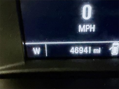 Used 2022 Chevrolet Traverse LS image 19