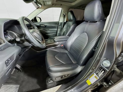 Used 2023 Toyota Highlander XLE FWD image 26