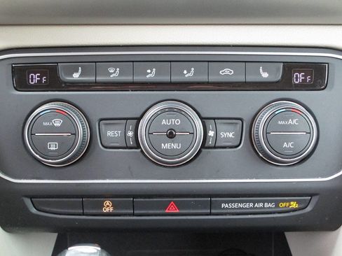 Used 2018 Volkswagen Atlas SE w/ R-Line Package FWD image 20