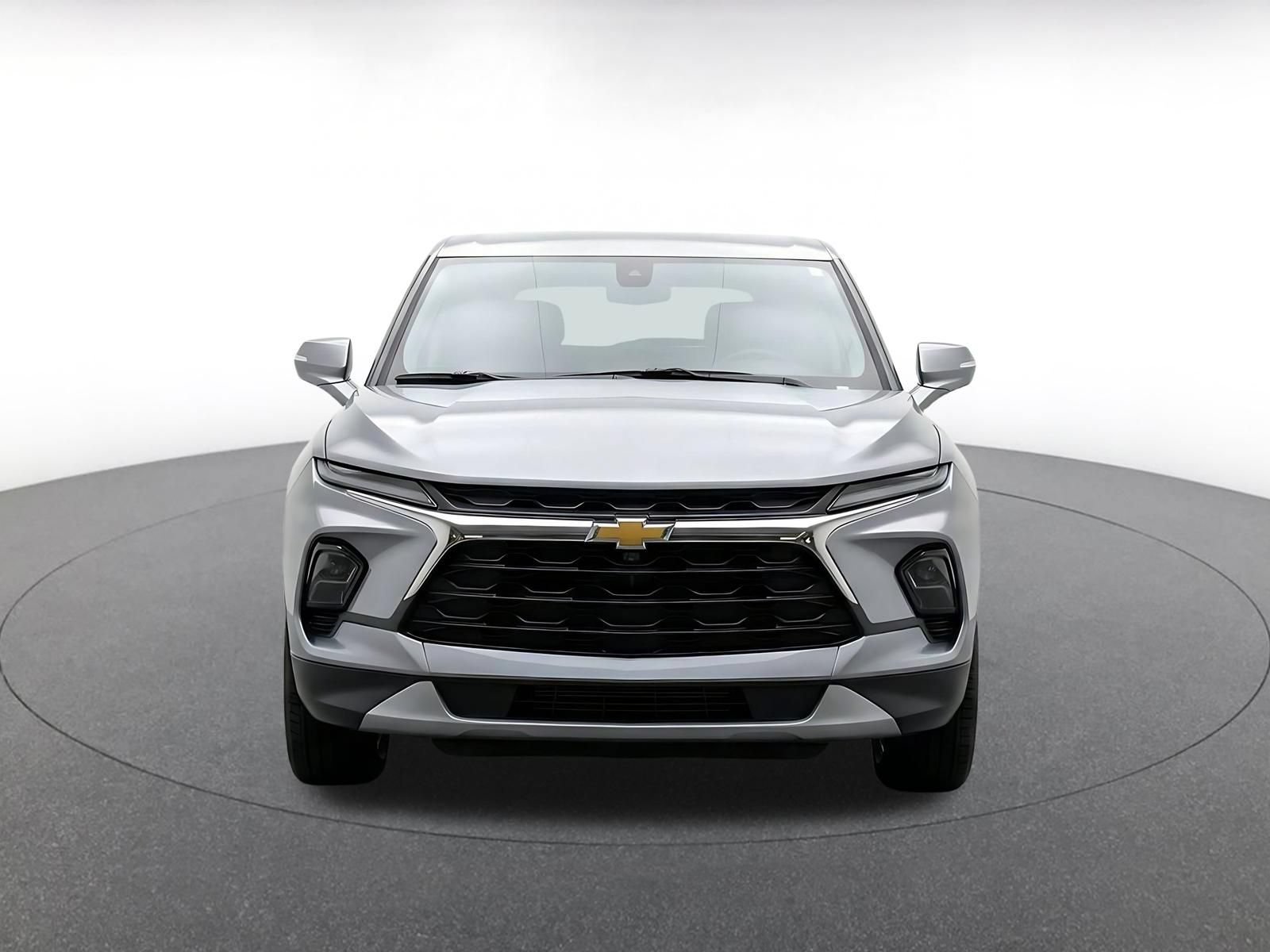 Used 2026 Chevrolet Blazer LT FWD image 2