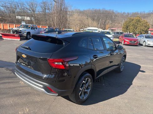 Used 2024 Chevrolet Trax LT w/ Driver Confidence Package image 5