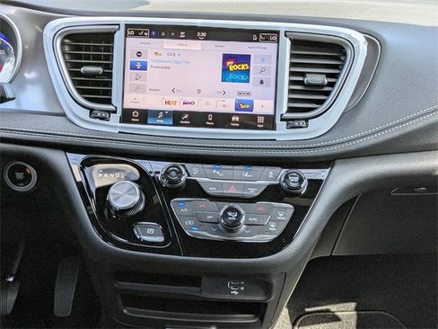 New 2026 Chrysler Pacifica Select image 18