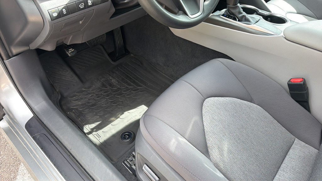 Used 2021 Toyota Camry LE FWD image 9