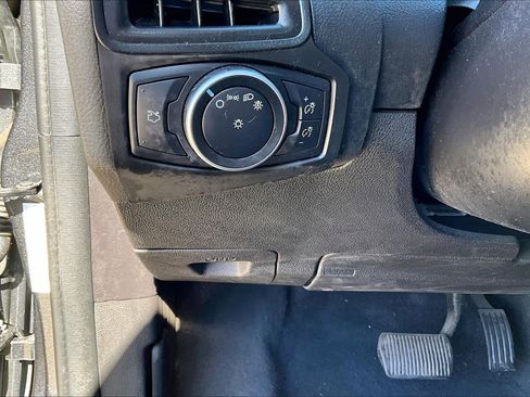 Used 2018 Ford Focus SE image 30