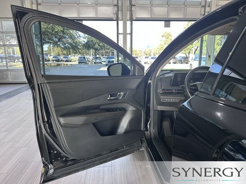 Used 2023 Nissan Ariya FWD image 24