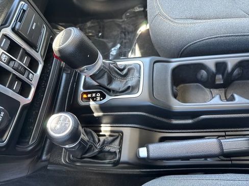 Used 2025 Jeep Gladiator Sport AWD/4WD image 26