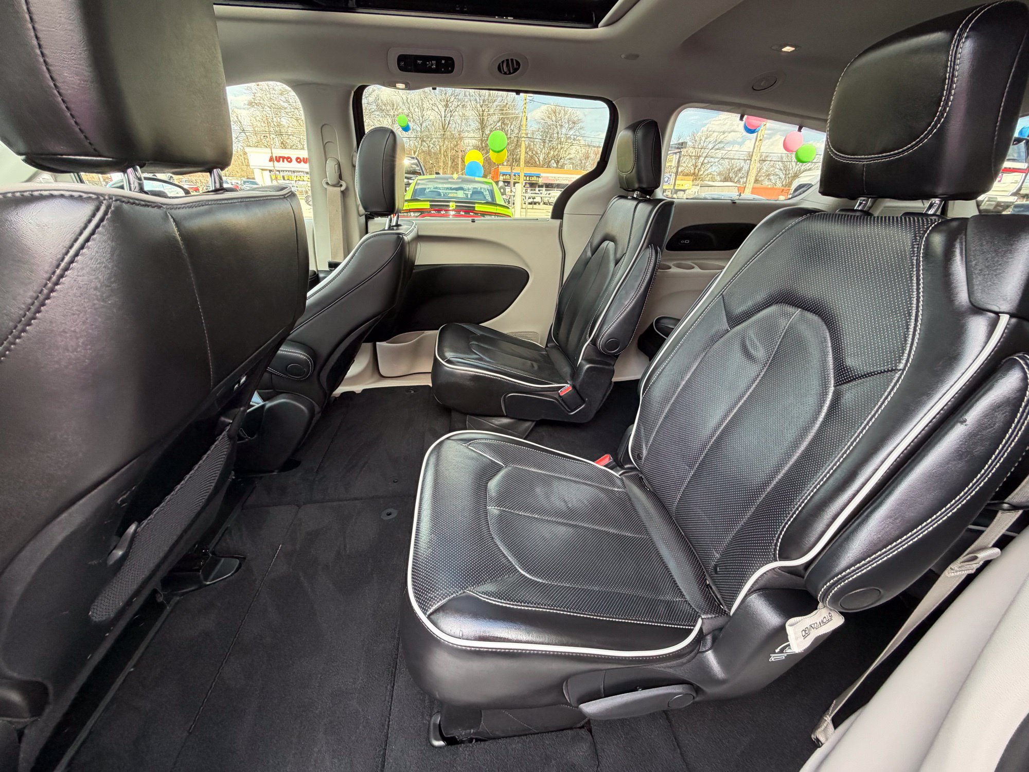 Used 2023 Chrysler Pacifica Limited FWD image 14
