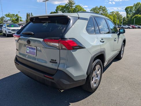 Used 2022 Toyota RAV4 XLE w/ Convenience Package AWD/4WD image 5