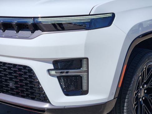 New 2026 Jeep Grand Wagoneer Limited AWD/4WD image 9