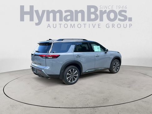 Used 2026 Nissan Pathfinder Platinum AWD/4WD image 4