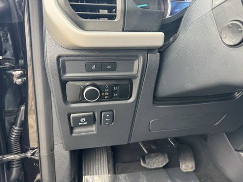 Used 2024 Ford Expedition XLT image 15