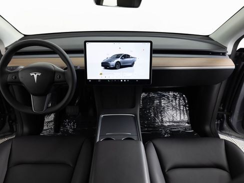 Used 2025 Tesla Model Y Long Range RWD image 34