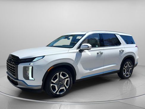 Used 2025 Hyundai Palisade SEL FWD image 2
