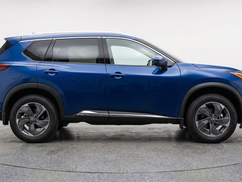 Used 2025 Nissan Rogue SV FWD image 11