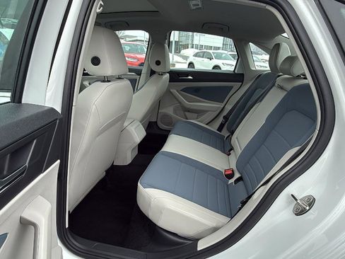 Used 2025 Volkswagen Jetta SE w/ Sunroof Package image 21