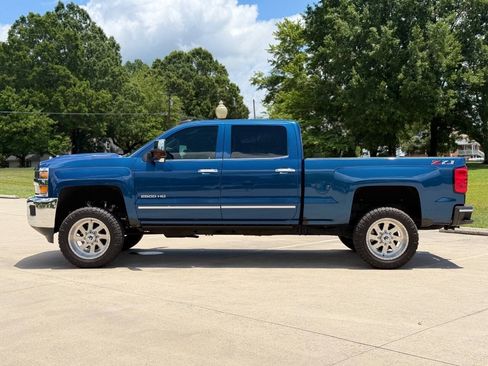 Used 2019 Chevrolet Silverado 2500 LTZ w/ Duramax Plus Package AWD/4WD image 11