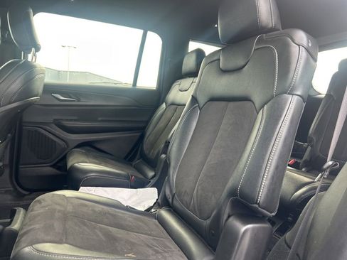 Used 2024 Jeep Grand Cherokee L Laredo image 6