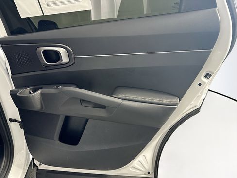 Used 2023 Kia Sorento S image 32