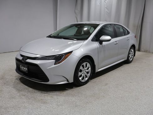Used 2026 Toyota Corolla LE FWD image 5