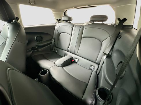 Used 2021 MINI Cooper 2-Door Hardtop w/ 6.5" Touchscreen Package image 25