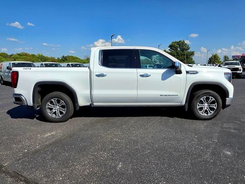 Used 2025 GMC Sierra 1500 SLT AWD/4WD image 13