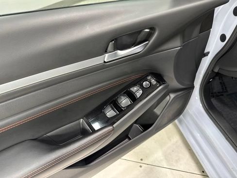 Used 2023 Nissan Altima 2.5 SR FWD image 10