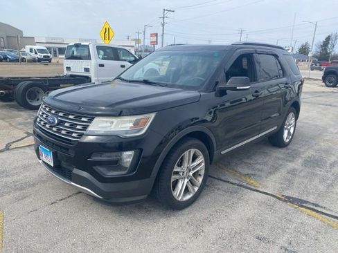 Used 2016 Ford Explorer XLT w/ Equipment Group 202A image 2