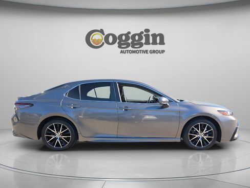 Used 2024 Toyota Camry SE image 8