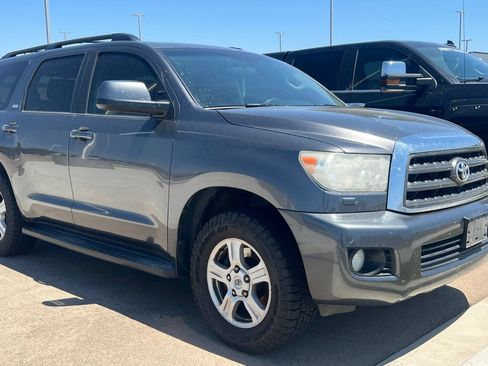 Used 2016 Toyota Sequoia SR5 AWD/4WD image 2