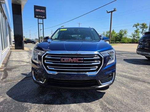 Used 2023 GMC Terrain SLT w/ Tech Package FWD image 2