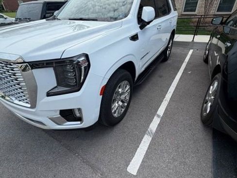 Used 2023 GMC Yukon Denali RWD image 2