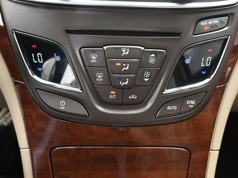 Used 2017 Buick Regal Premium w/ Driver Confidence Package #2 FWD image 16