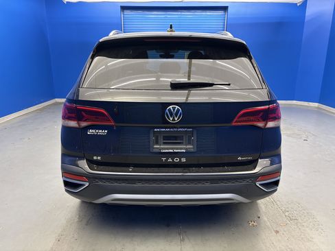 Used 2023 Volkswagen Taos SE w/ Panoramic Sunroof Package image 6