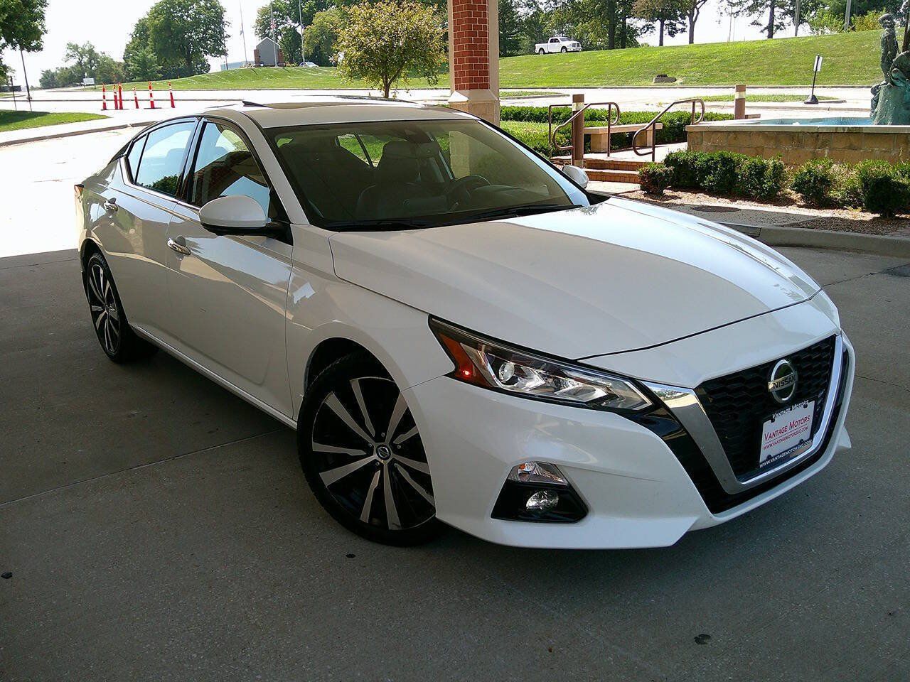 Used 2021 Nissan Altima 2.5 Platinum AWD/4WD image 4